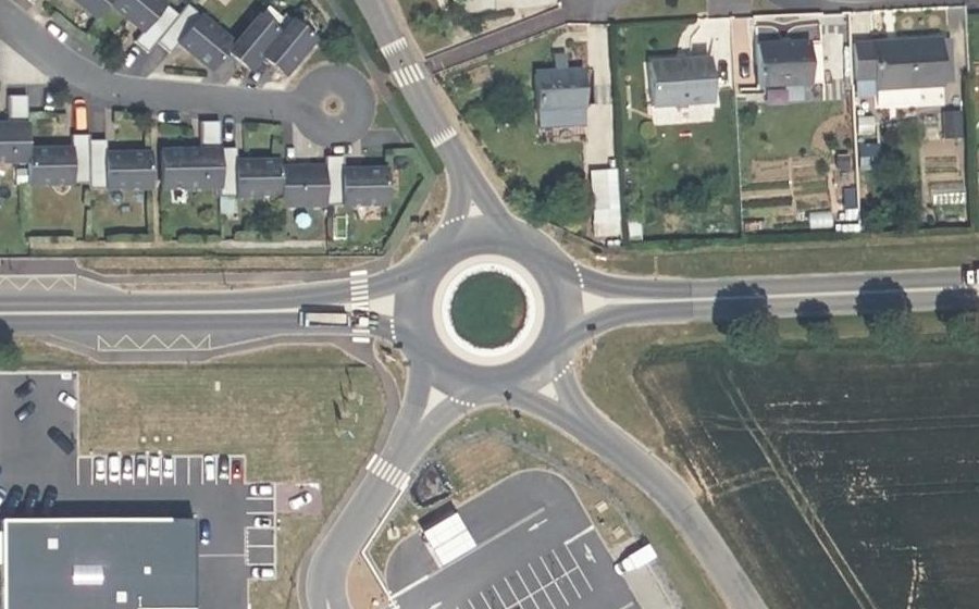 Vue aérienne du Rond-point anonyme n°1003253609
