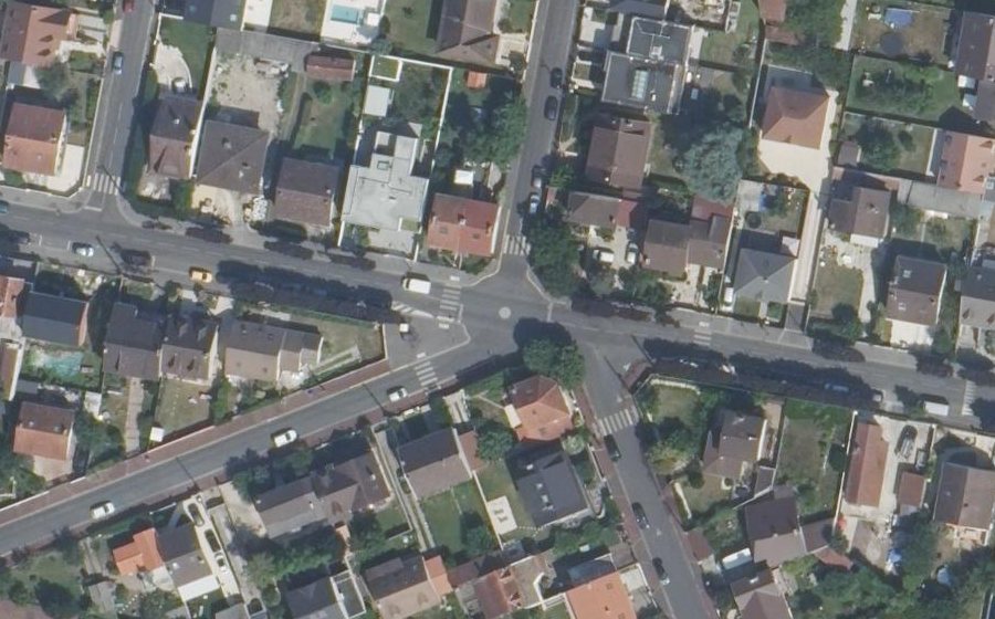 Vue aérienne du Mini-giratoire n°326131293