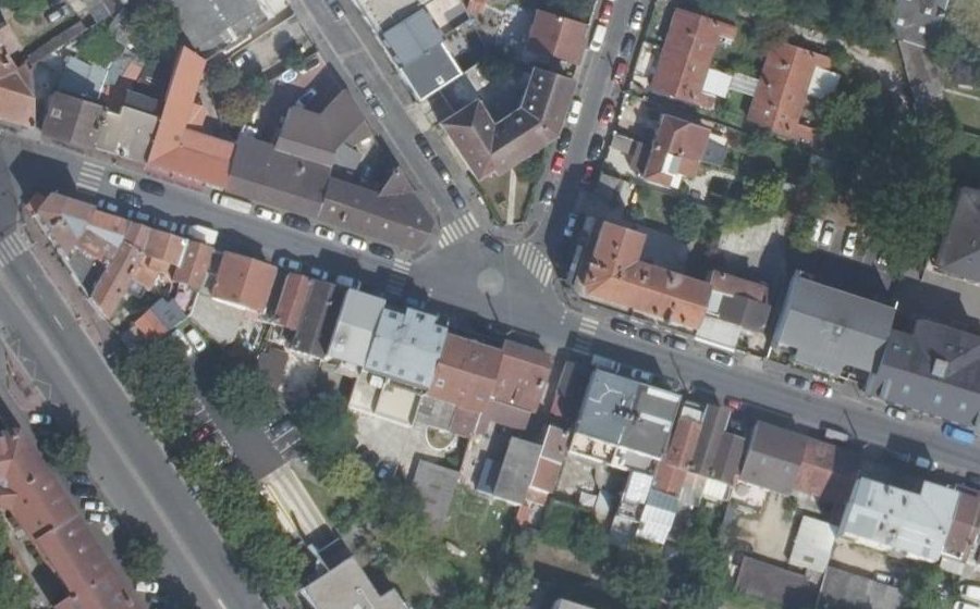 Vue aérienne du Mini-giratoire n°327669008