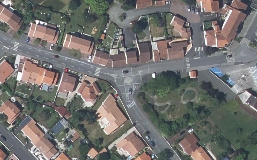 Vue aérienne du Mini-giratoire n°330134672