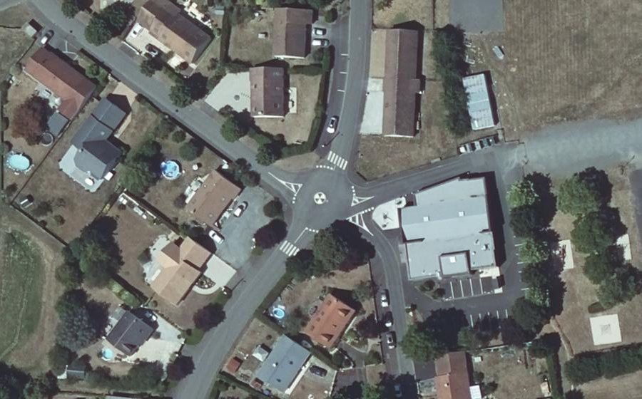 Vue aérienne du Mini-giratoire n°330975263