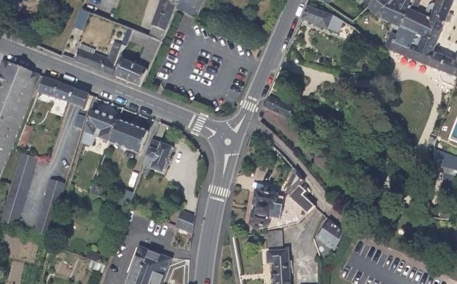 Vue aérienne du Mini-giratoire n°334039373