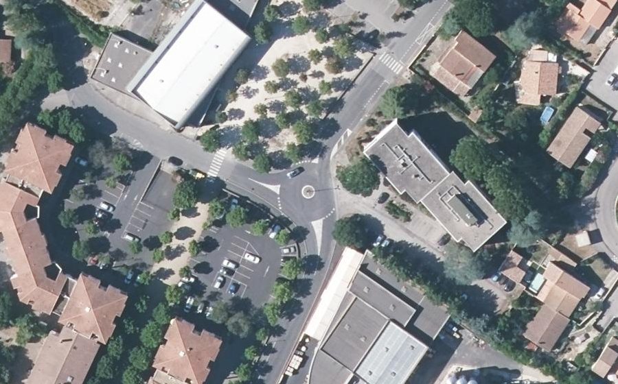 Vue aérienne du Mini-giratoire n°334372899