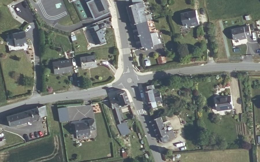 Vue aérienne du Mini-giratoire n°334380468