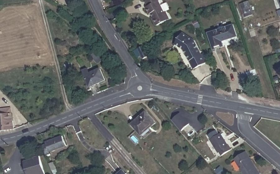 Vue aérienne du Mini-giratoire n°335305821