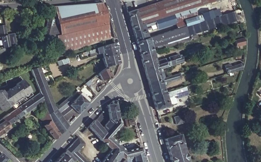 Vue aérienne du Mini-giratoire n°335391671
