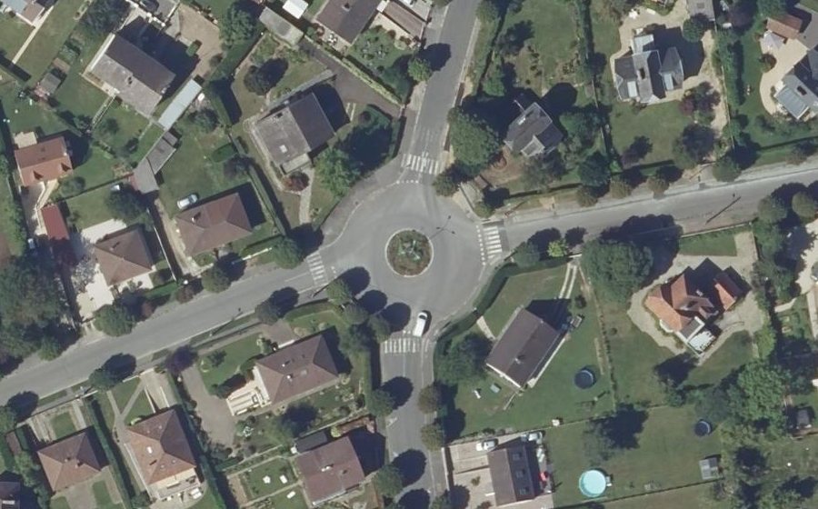 Vue aérienne du Mini-giratoire n°335776259