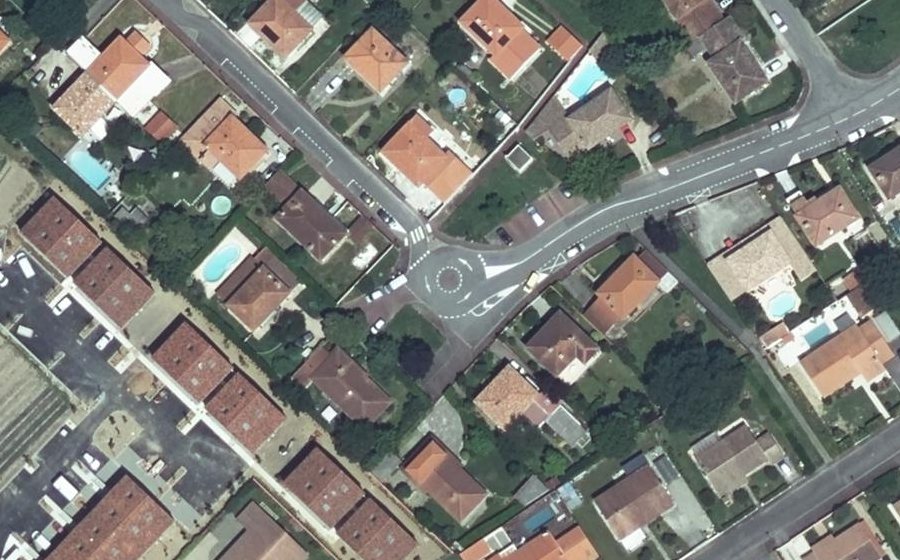 Vue aérienne du Mini-giratoire n°336806755