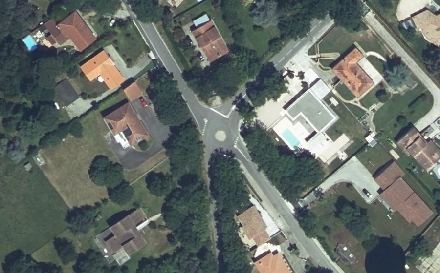 Vue aérienne du Mini-giratoire n°337667628