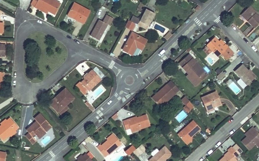 Vue aérienne du Mini-giratoire n°337702249