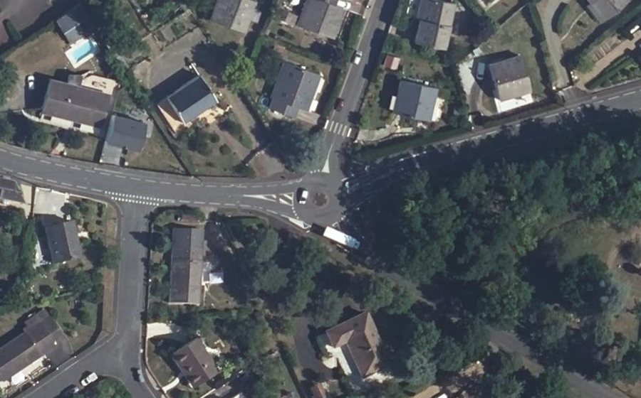 Vue aérienne du Mini-giratoire n°339125652