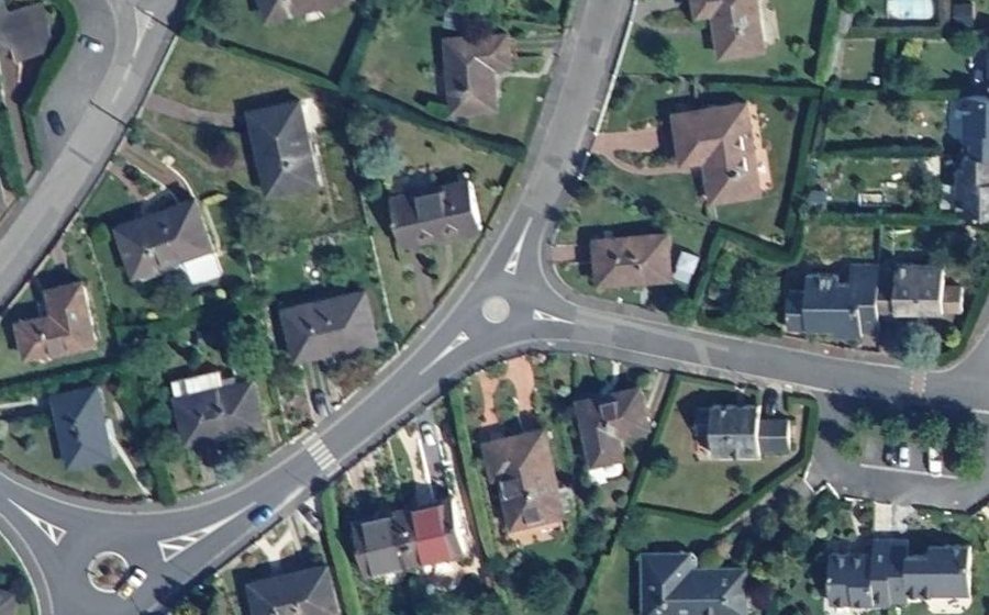 Vue aérienne du Mini-giratoire n°339703064