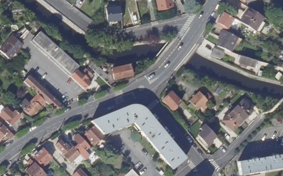 Vue aérienne du Mini-giratoire n°343862746