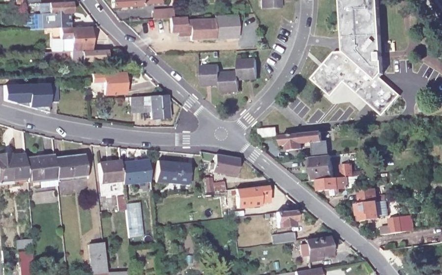 Vue aérienne du Mini-giratoire n°351557936