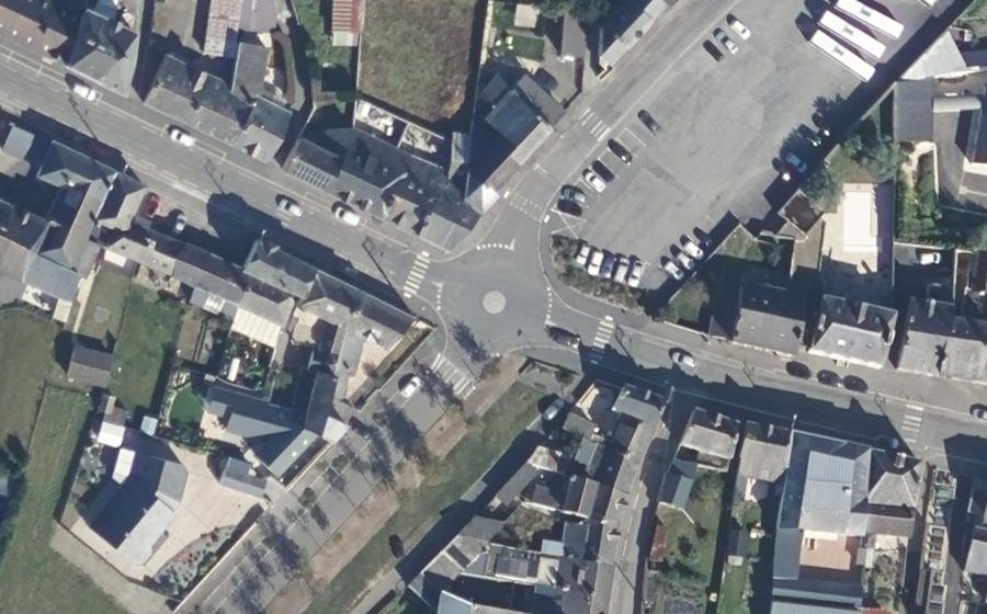 Vue aérienne du Mini-giratoire n°353226181