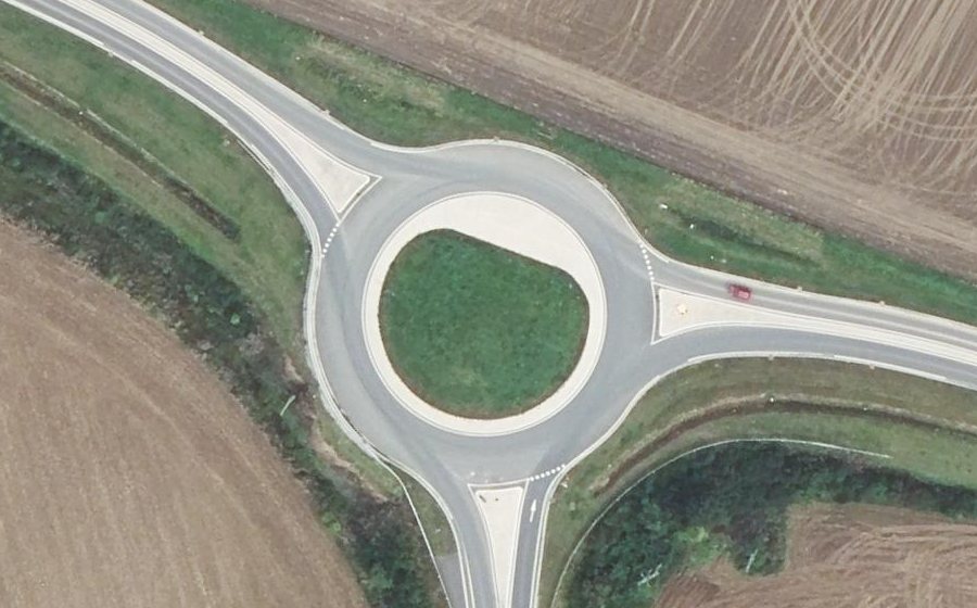 Vue aérienne du Rond-point anonyme n°1003532842