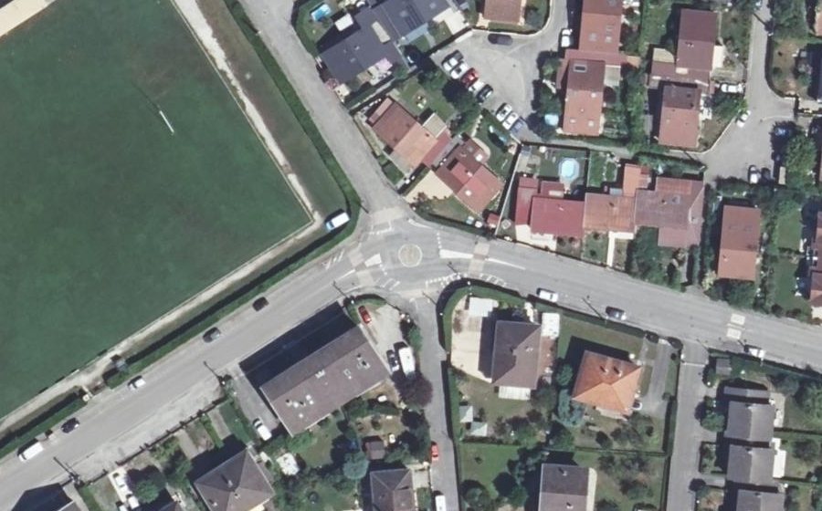 Vue aérienne du Mini-giratoire n°354662451