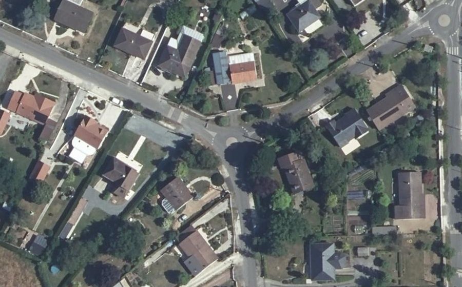 Vue aérienne du Mini-giratoire n°357398028