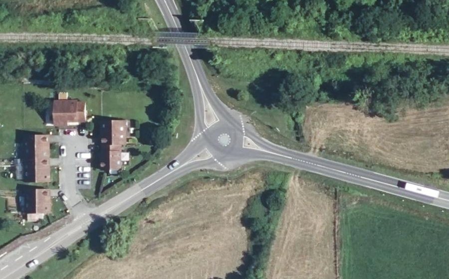 Vue aérienne du Mini-giratoire n°359742297