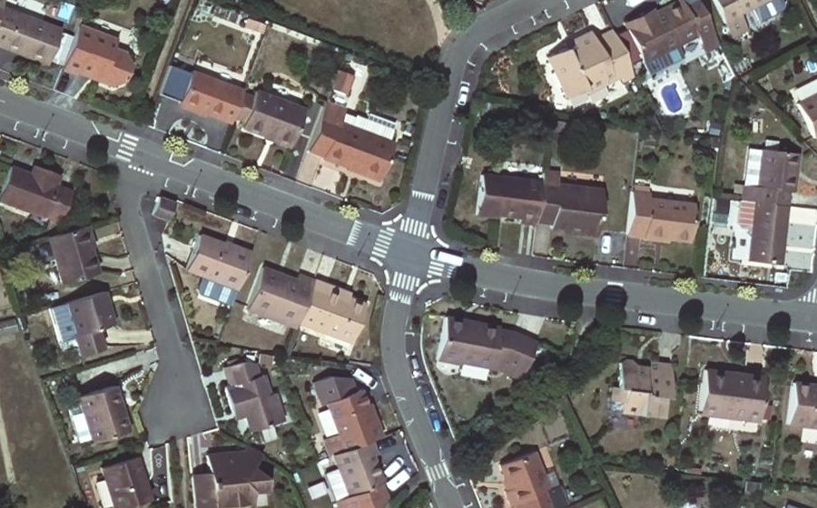 Vue aérienne du Mini-giratoire n°360445758