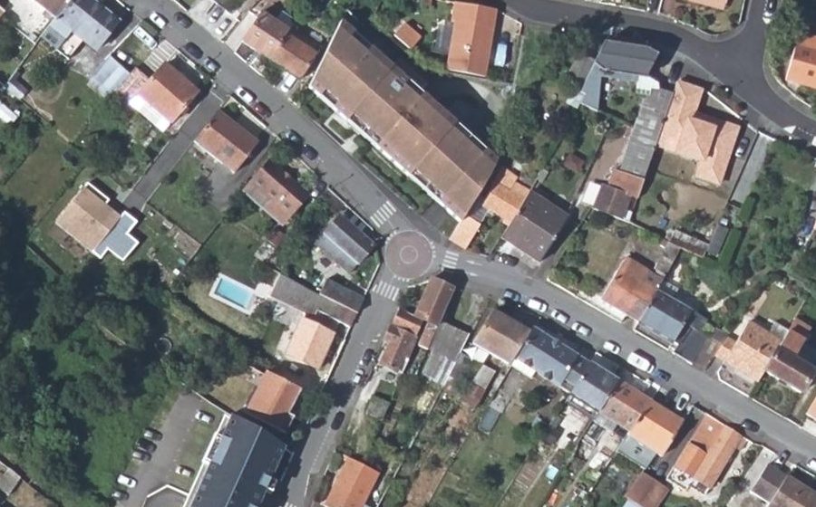 Vue aérienne du Mini-giratoire n°368020616