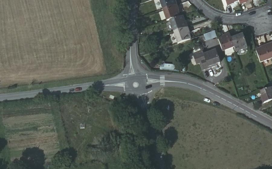 Vue aérienne du Mini-giratoire n°375969621