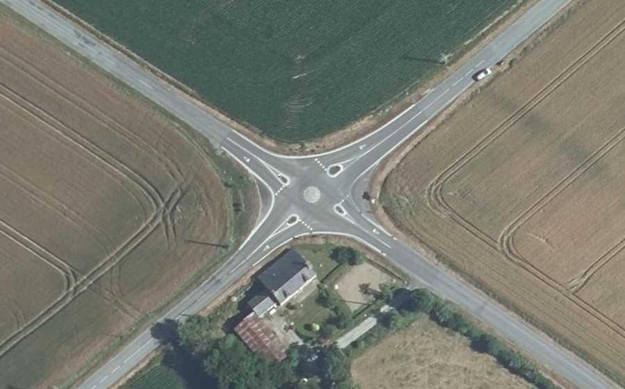 Vue aérienne du Mini-giratoire n°377848141