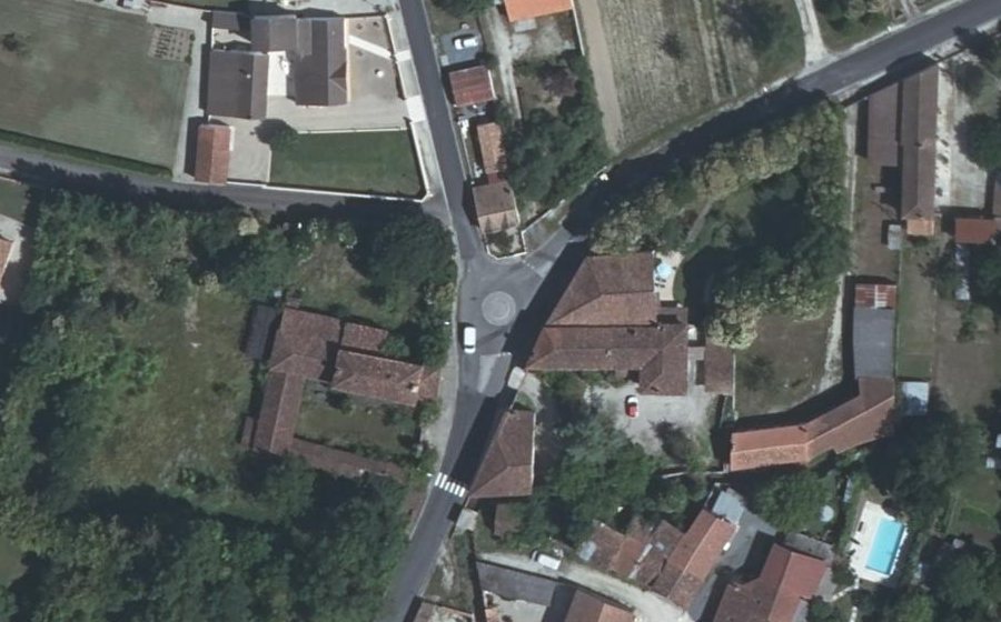 Vue aérienne du Mini-giratoire n°379688149