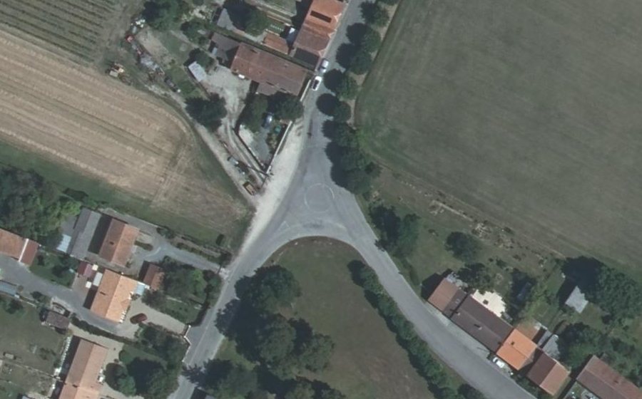 Vue aérienne du Mini-giratoire n°379688560
