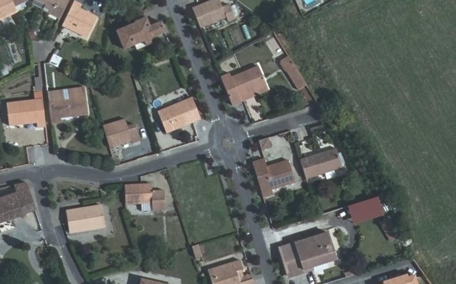 Vue aérienne du Mini-giratoire n°379690433