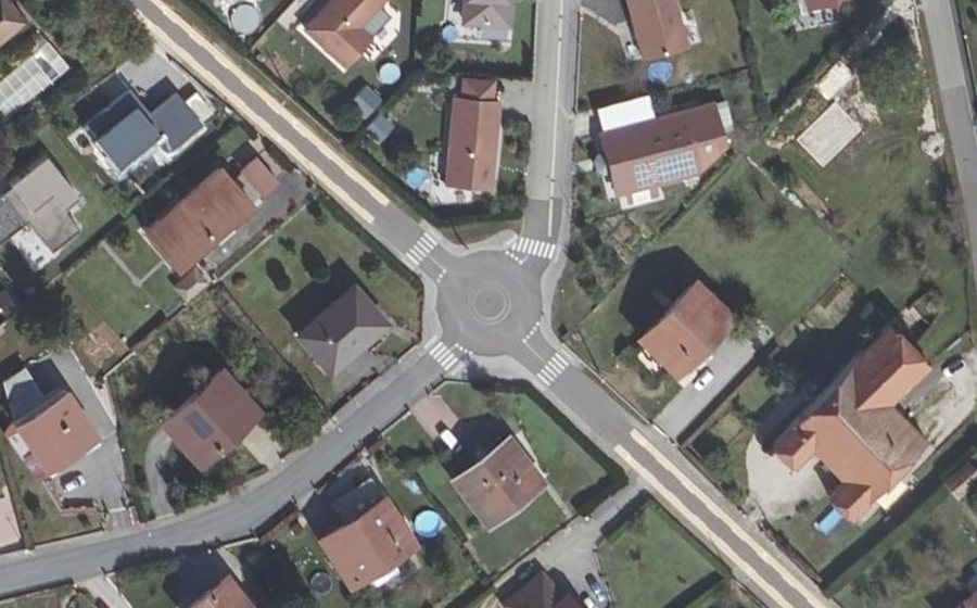 Vue aérienne du Mini-giratoire n°381433178