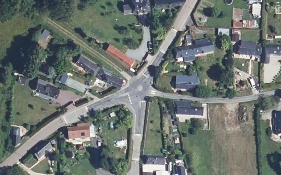 Vue aérienne du Mini-giratoire n°383551175