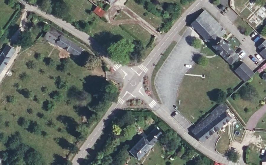 Vue aérienne du Mini-giratoire n°383706225