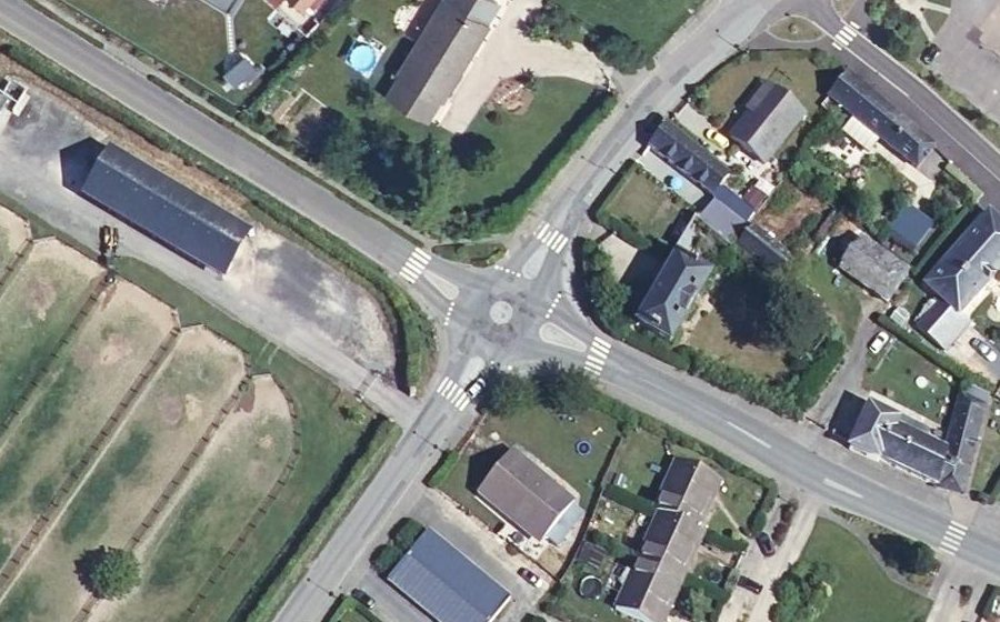 Vue aérienne du Mini-giratoire n°384368409