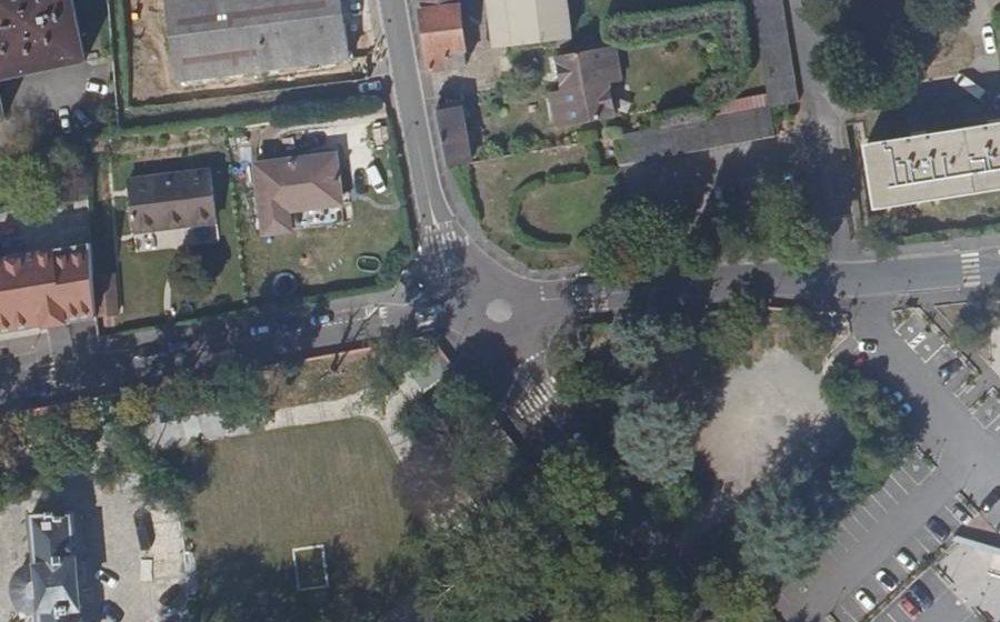Vue aérienne du Mini-giratoire n°387278665