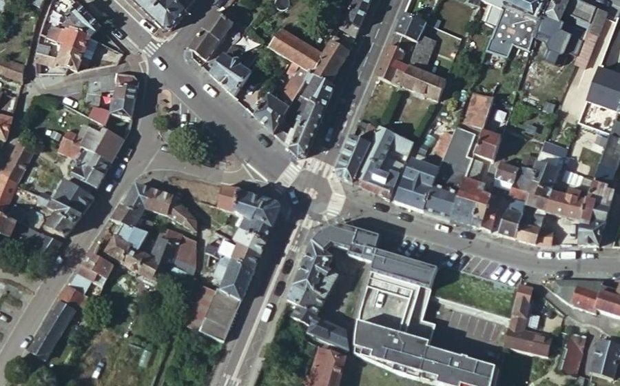 Vue aérienne du Mini-giratoire n°387397242