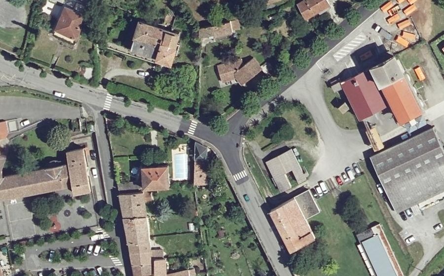 Vue aérienne du Mini-giratoire n°387632186