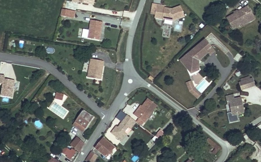 Vue aérienne du Mini-giratoire n°388491664