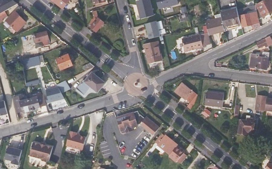 Vue aérienne du Mini-giratoire n°390323509