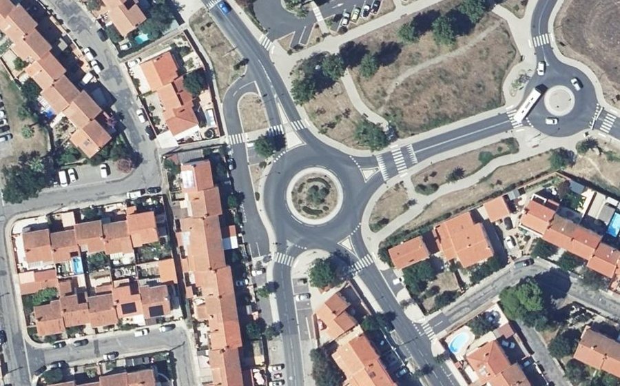 Vue aérienne du Rond-point anonyme n°1003915821