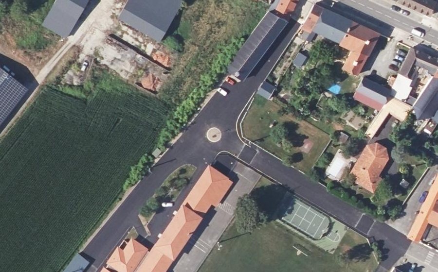Vue aérienne du Mini-giratoire n°402372342