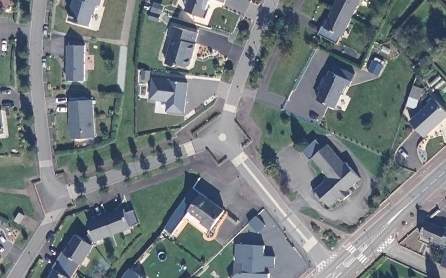 Vue aérienne du Mini-giratoire n°411286401