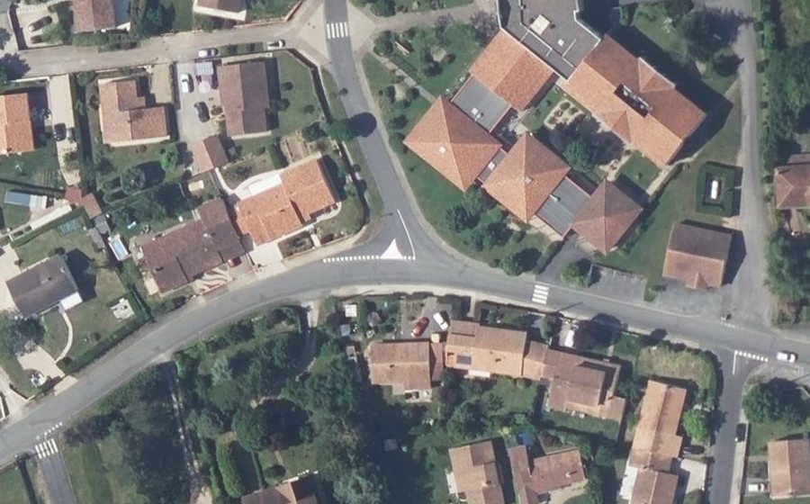 Vue aérienne du Mini-giratoire n°415302588