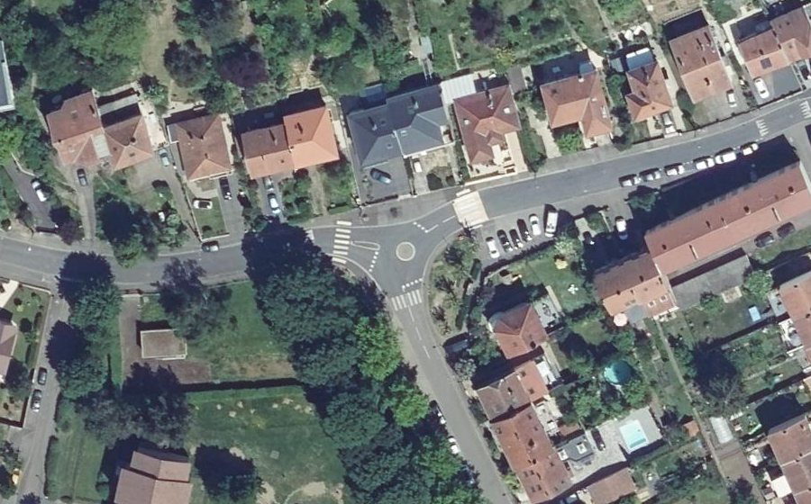 Vue aérienne du Mini-giratoire n°415995220