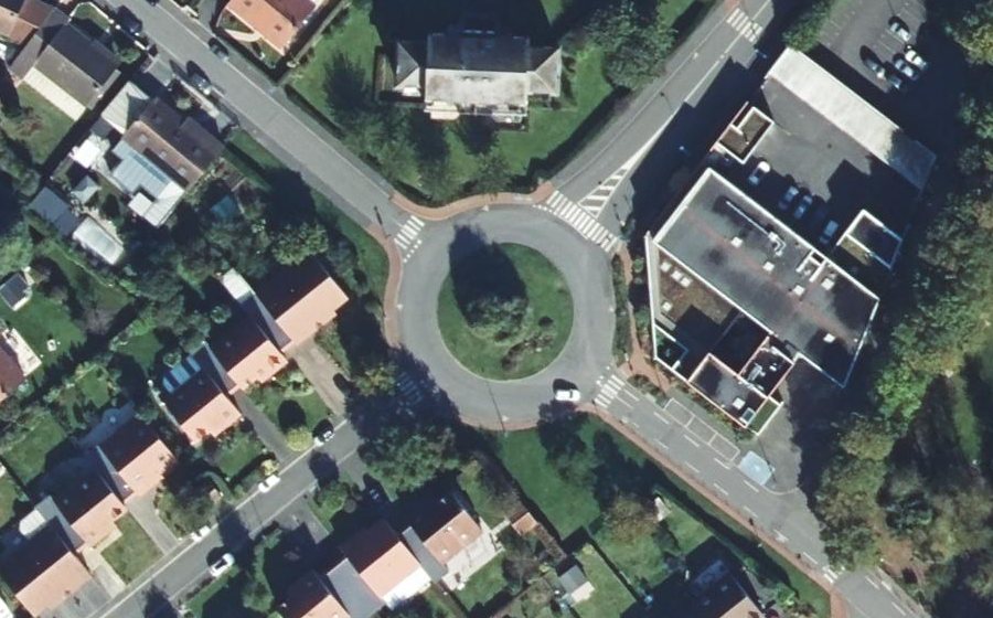 Vue aérienne du Rond-point anonyme n°100429189