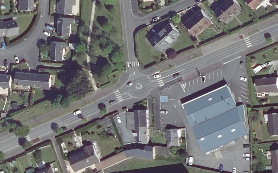 Vue aérienne du Mini-giratoire n°438112259