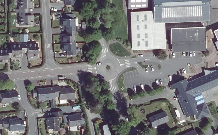 Vue aérienne du Mini-giratoire n°438112766