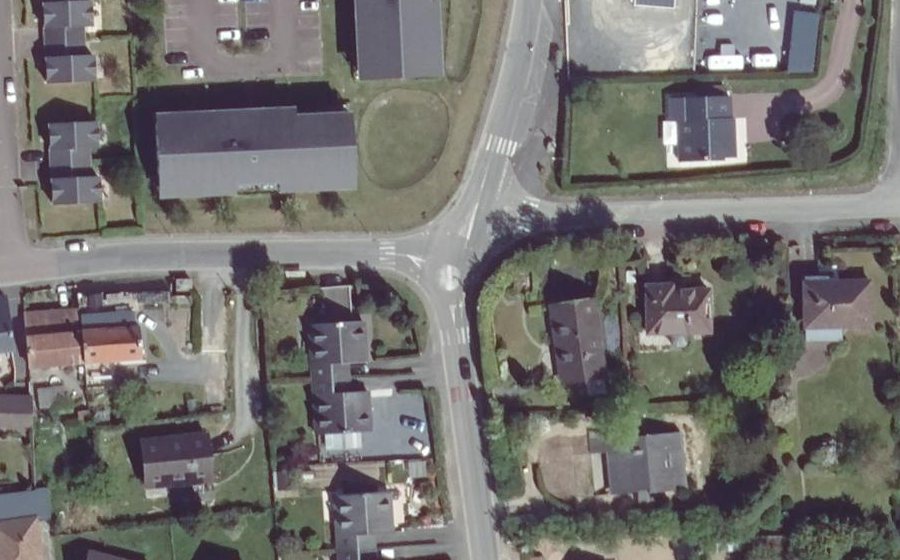 Vue aérienne du Mini-giratoire n°438117033