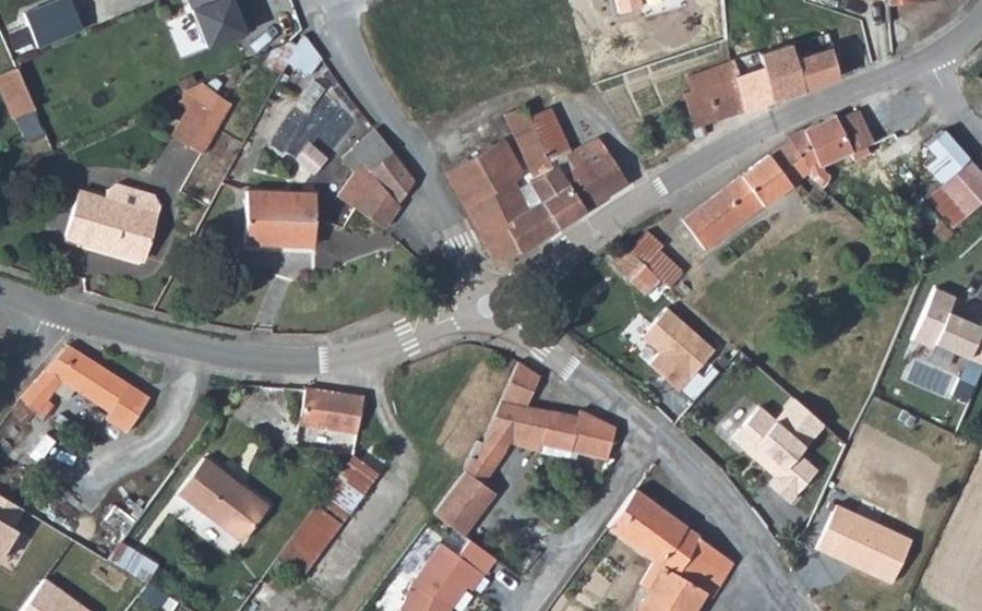 Vue aérienne du Mini-giratoire n°442706047