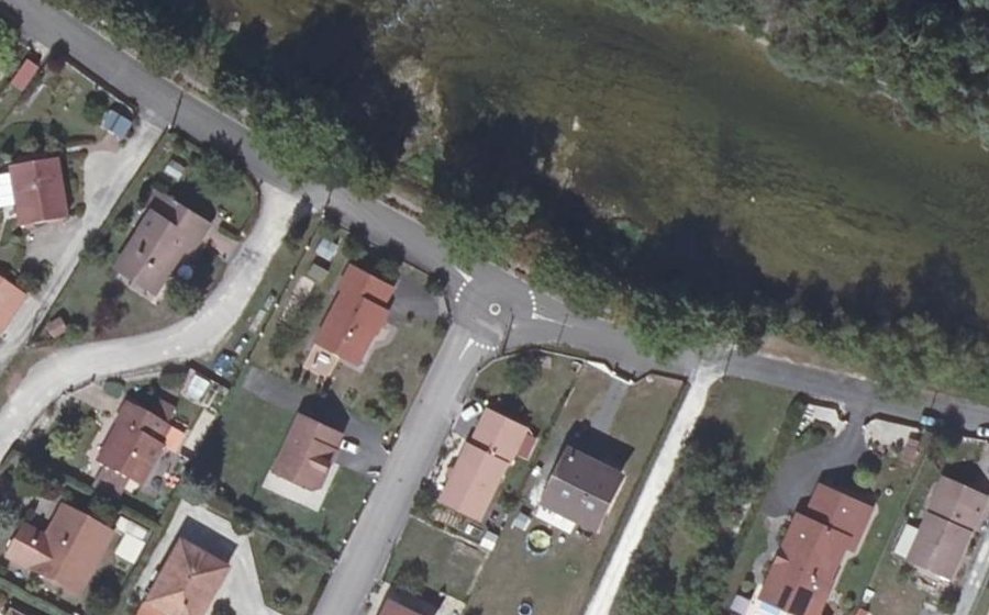 Vue aérienne du Mini-giratoire n°443304615